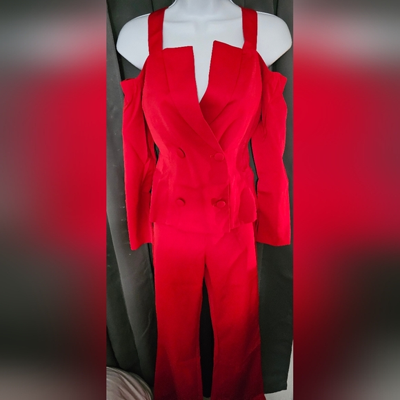 2 Piece pantsuit with cutout-sleeved blazer - Picture 9 of 10